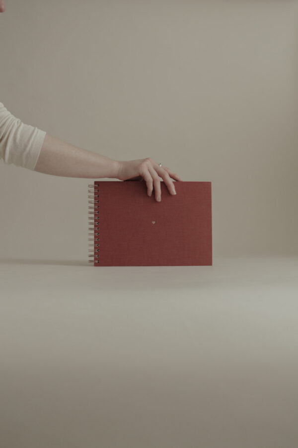 Album na spirali 28 x 20 cm konfitura jarzębinowa z symbolem SERCE