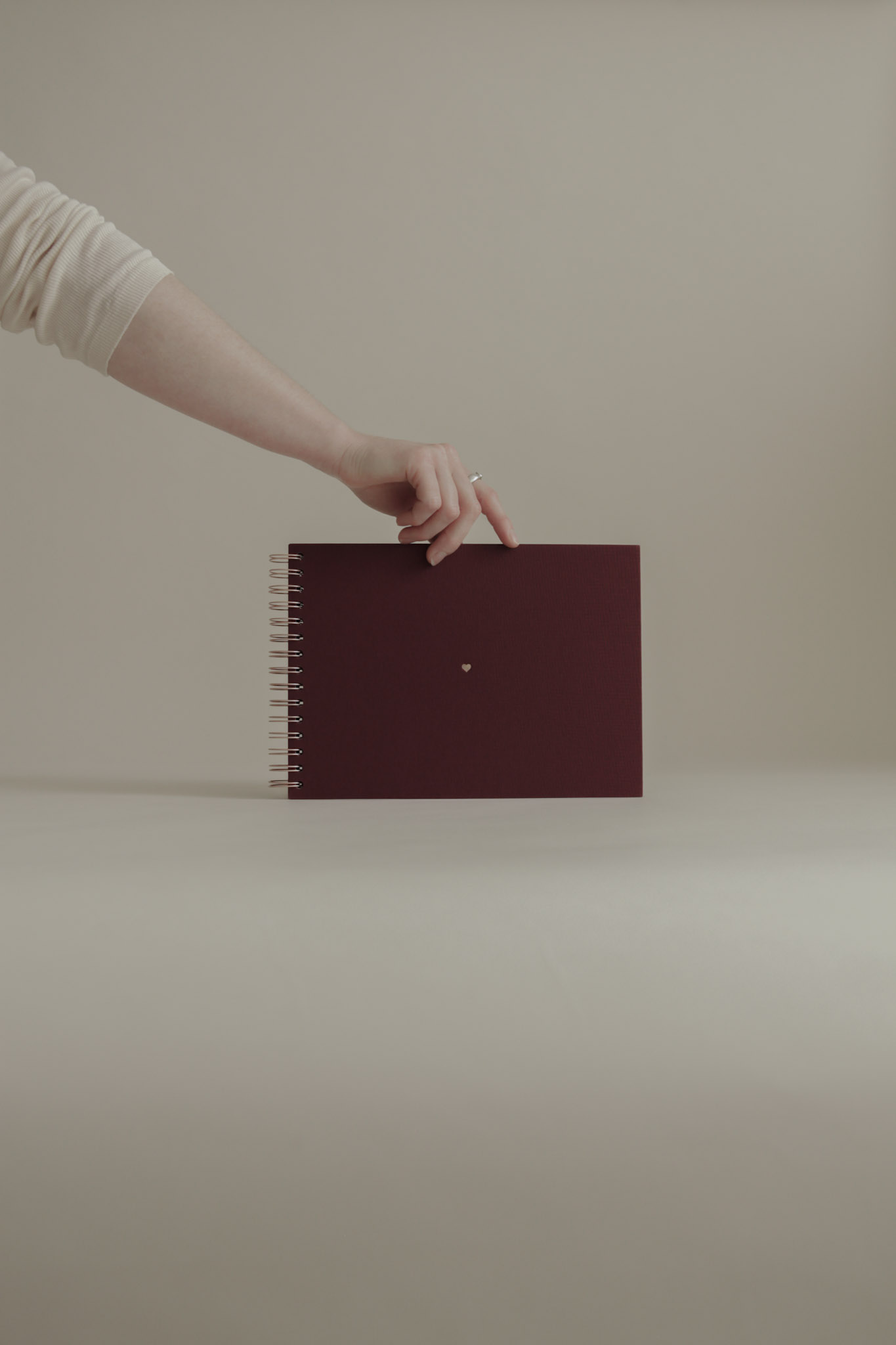 Album na spirali 28 x 20 cm wino z Bordeaux z symbolem SERCE