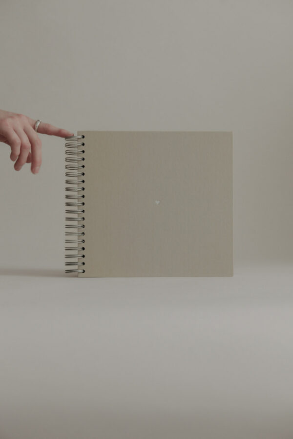 Album na spirali 26 x 25 cm łąka z symbolem SERCE