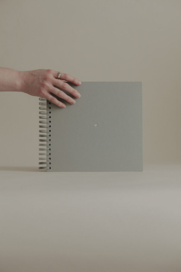 Album na spirali 26 x 25 cm góry z symbolem SERCE