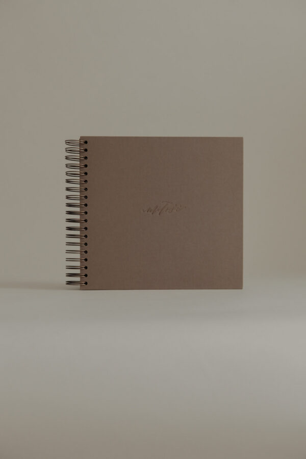 Album na spirali 26 x 25 cm sepia z symbolem MIŁOŚĆ