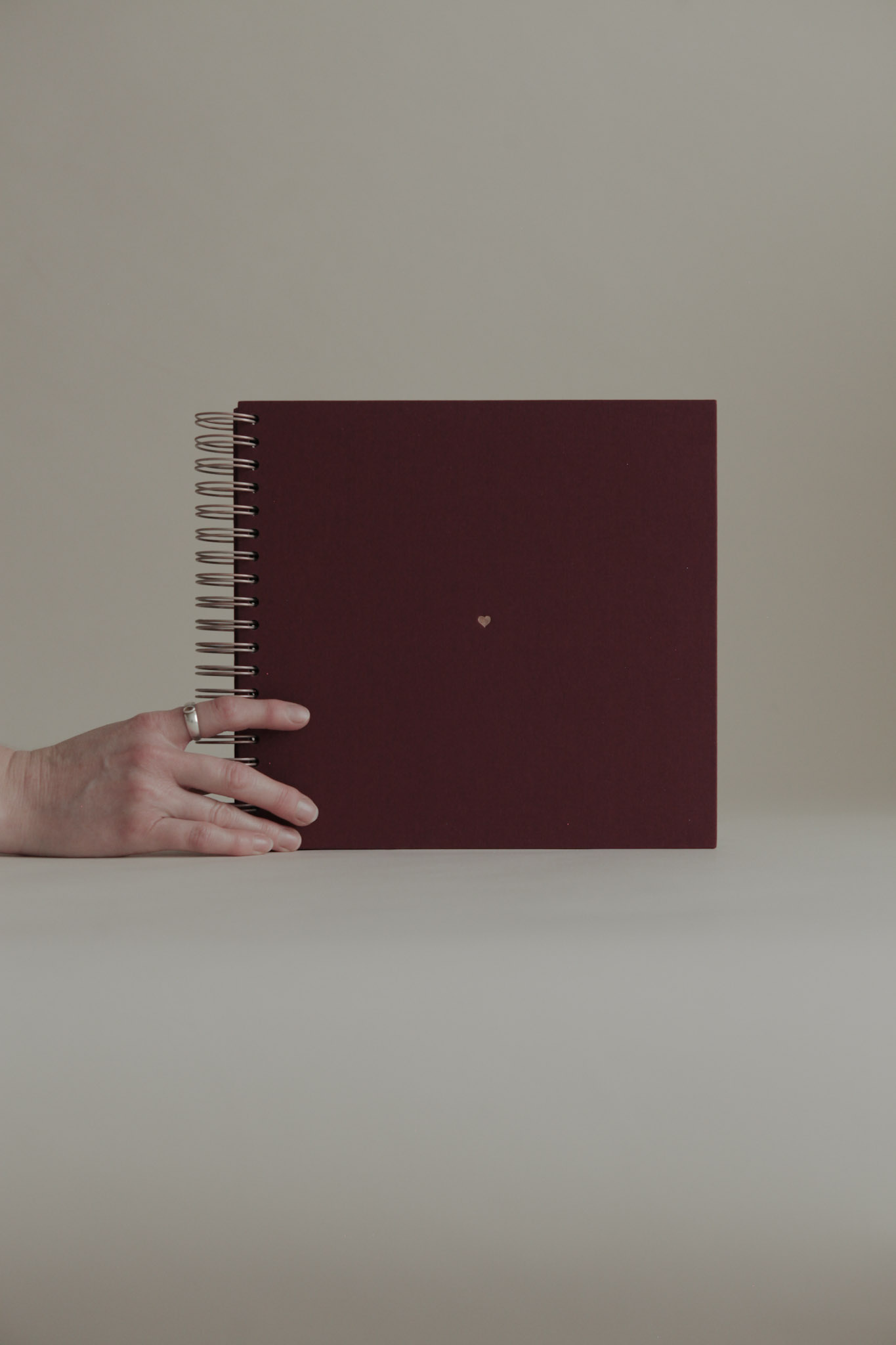 Album na spirali 26 x 25 cm wino z Bordeaux z symbolem SERCE